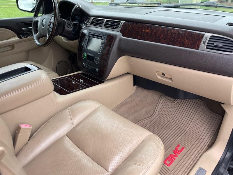 GMC Yukon Denali XL 2WD 2011