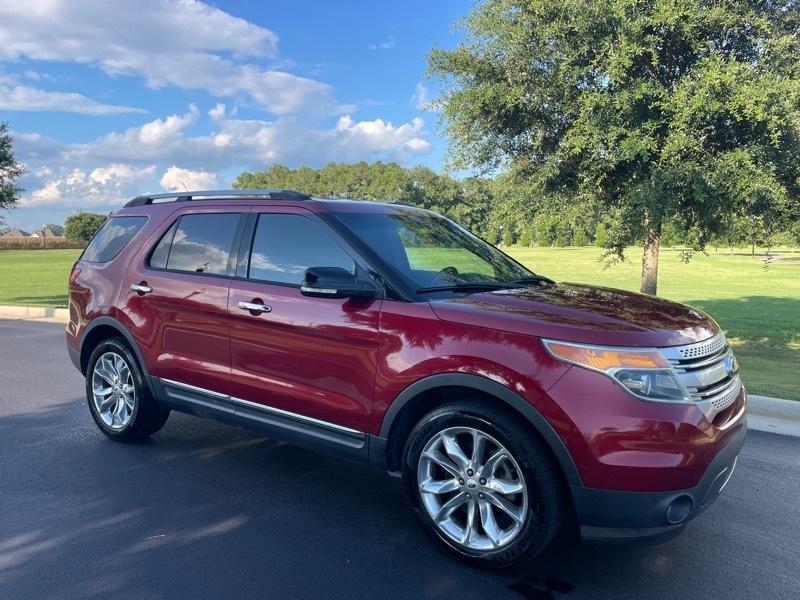 Ford Explorer XLT 4-Door 2WD 2014