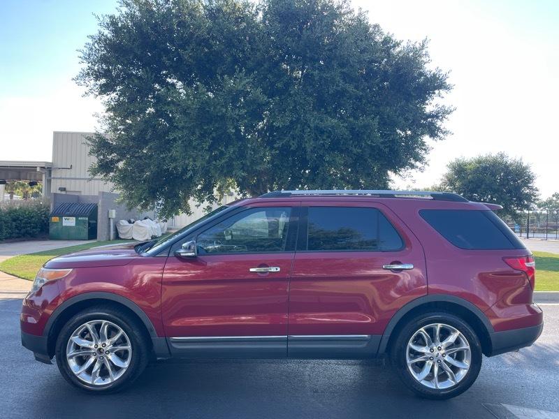 Ford Explorer XLT 4-Door 2WD 2014