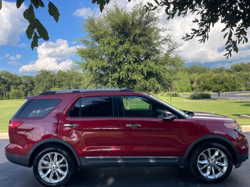 Ford Explorer XLT 4-Door 2WD 2014
