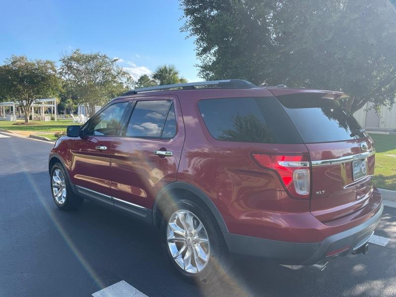 Ford Explorer XLT 4-Door 2WD 2014