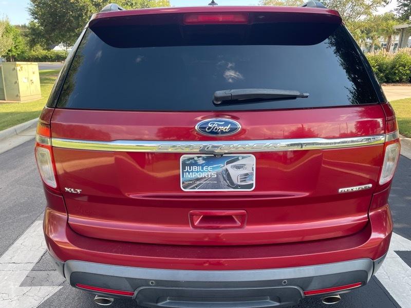 Ford Explorer XLT 4-Door 2WD 2014
