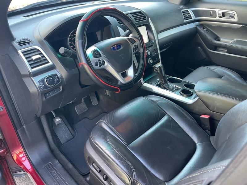 Ford Explorer XLT 4-Door 2WD 2014