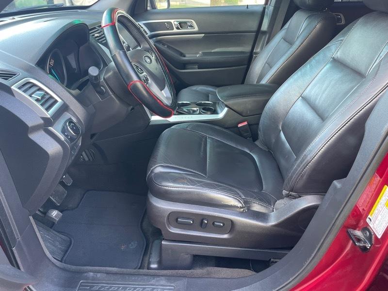 Ford Explorer XLT 4-Door 2WD 2014