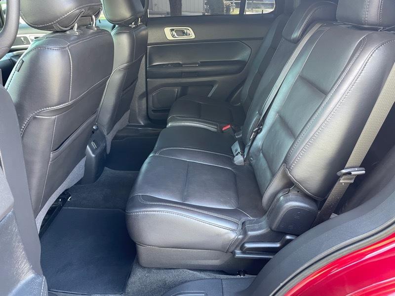 Ford Explorer XLT 4-Door 2WD 2014