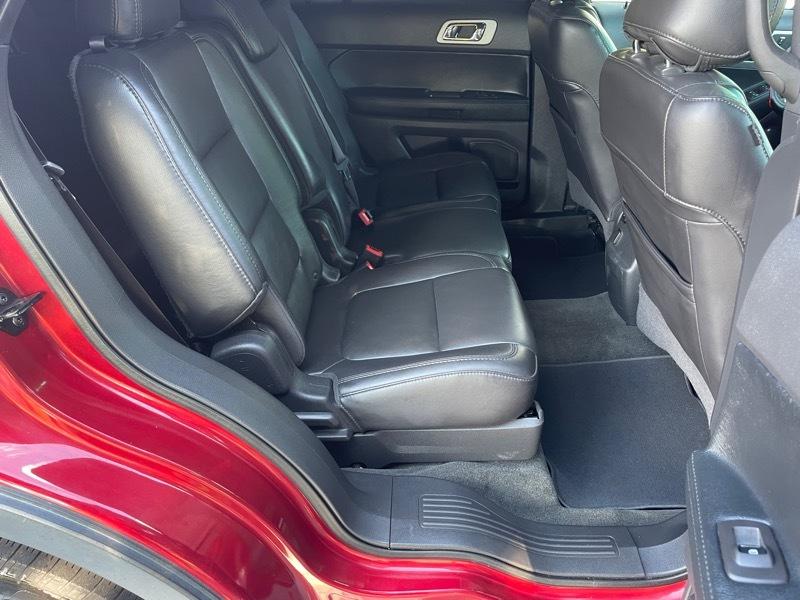 Ford Explorer XLT 4-Door 2WD 2014