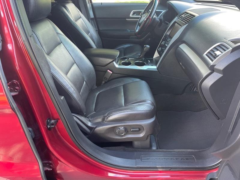 Ford Explorer XLT 4-Door 2WD 2014