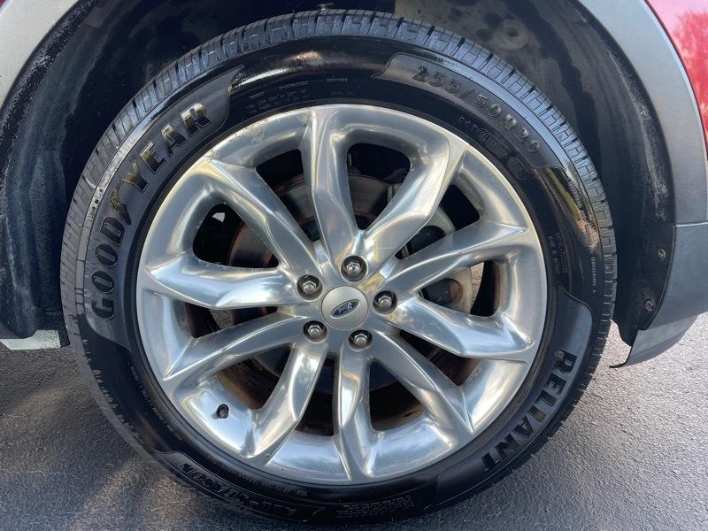 Ford Explorer XLT 4-Door 2WD 2014