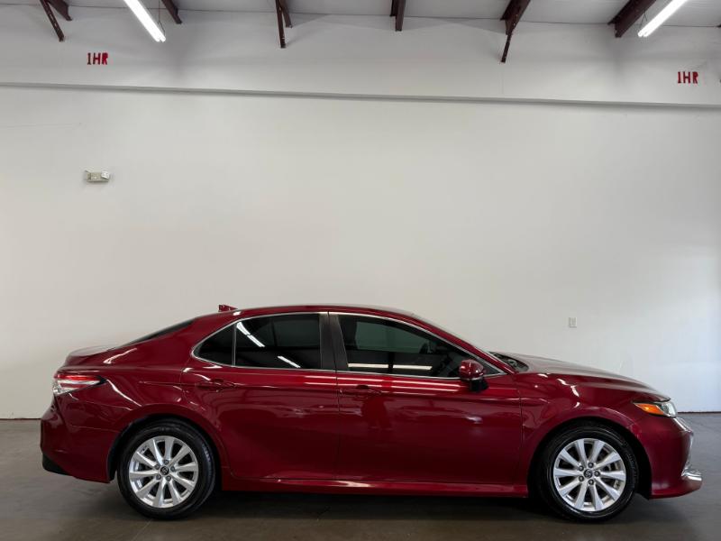 2019 Toyota Camry SE XLE photo 2