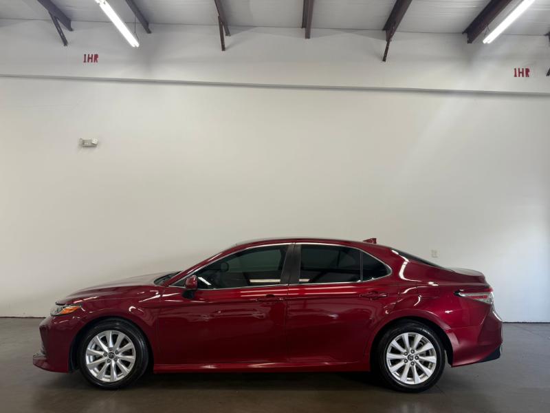 2019 Toyota Camry SE XLE photo 3