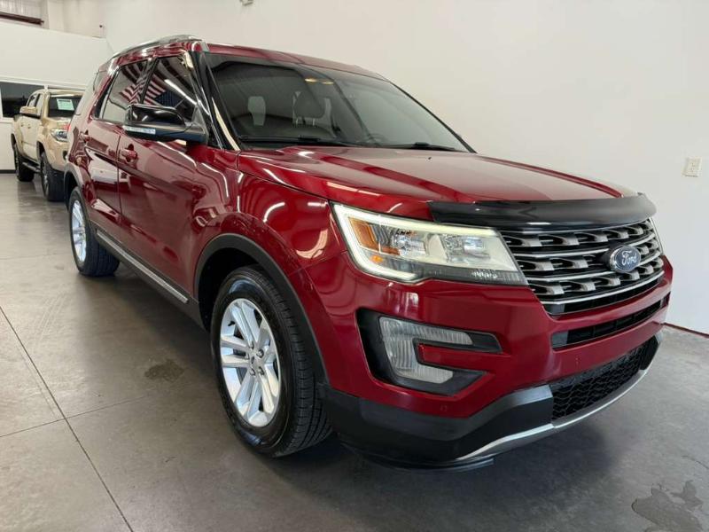 2017 Ford Explorer XLT photo 3