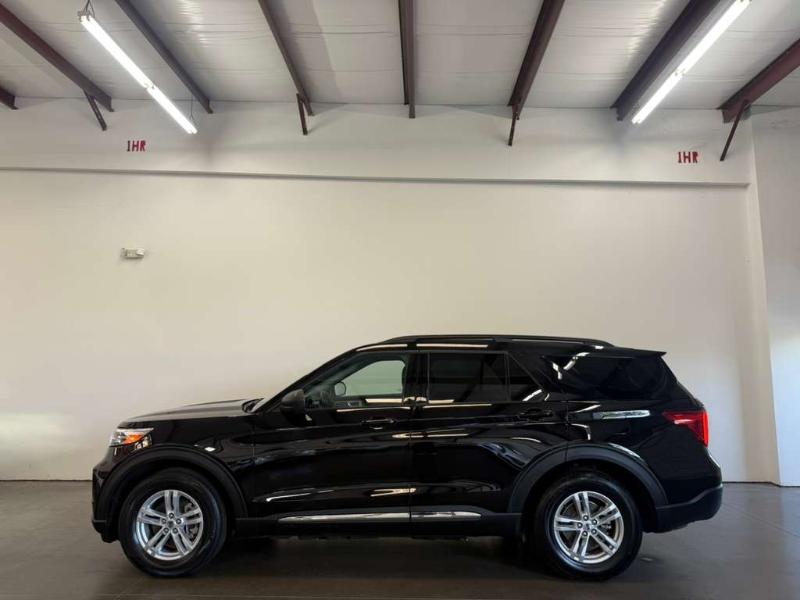 2023 Ford Explorer XLT photo 3