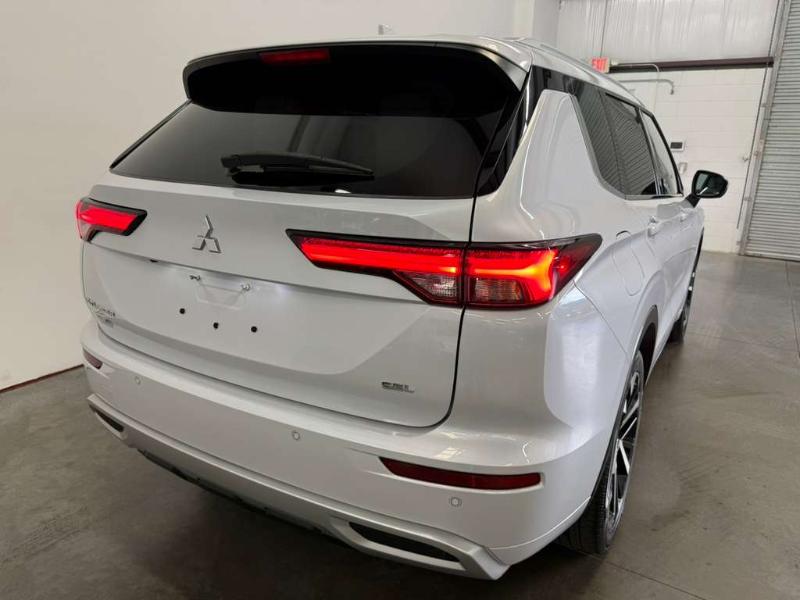 Mitsubishi Outlander SEL 2024