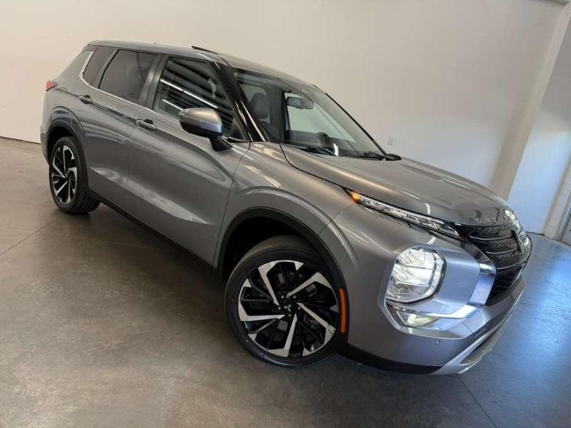 Mitsubishi Outlander  2022