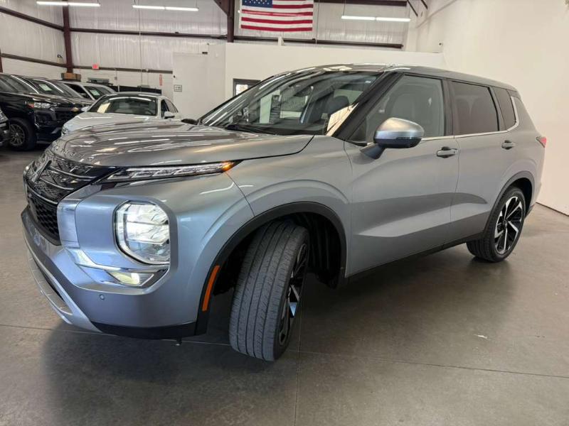 Mitsubishi Outlander  2022