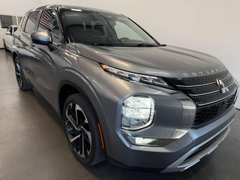 Mitsubishi Outlander  2022