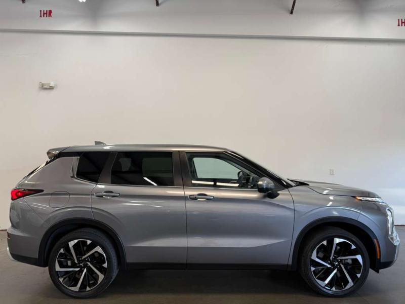 Mitsubishi Outlander  2022