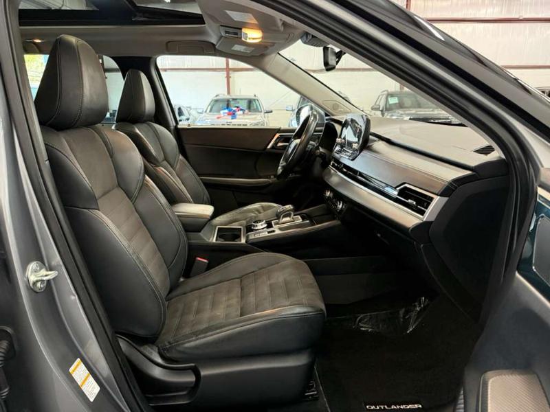 Mitsubishi Outlander  2022