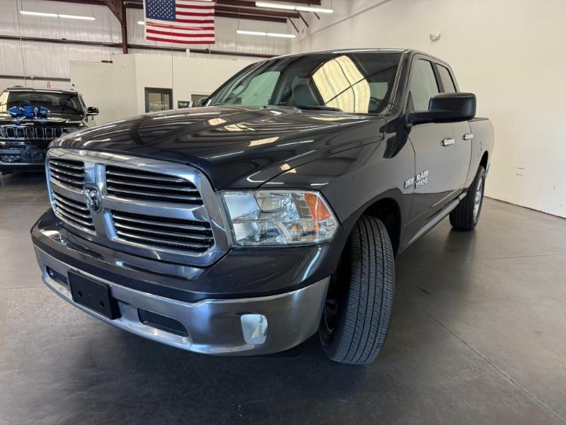 RAM 1500 SLT Quad Cab 2WD 2016