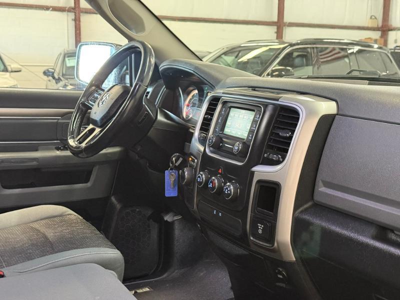 RAM 1500 SLT Quad Cab 2WD 2016