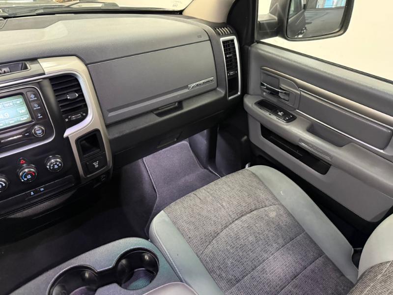 RAM 1500 SLT Quad Cab 2WD 2016