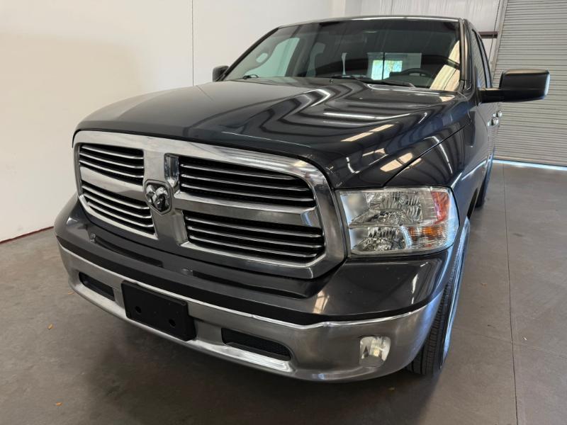 RAM 1500 SLT Quad Cab 2WD 2016
