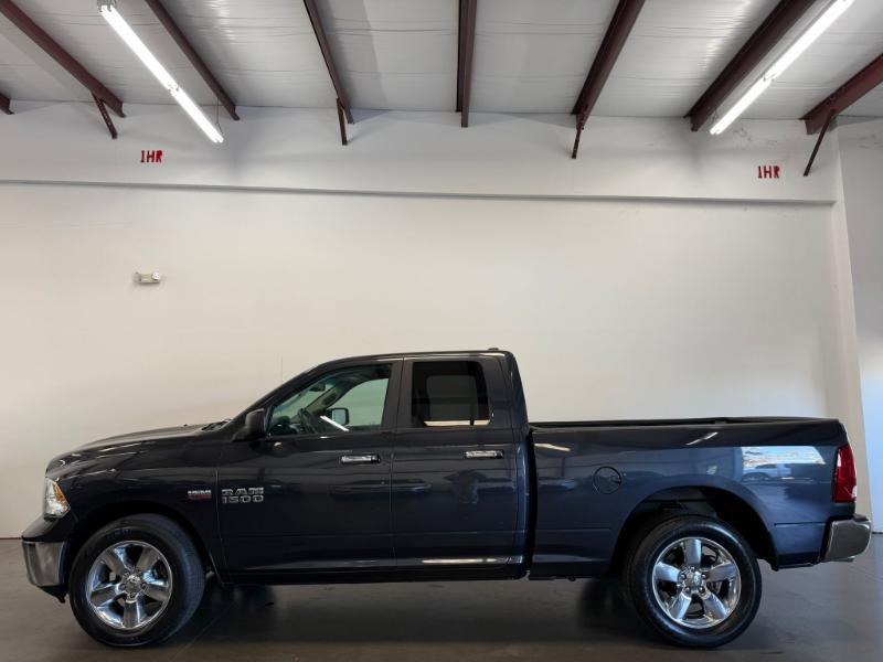 RAM 1500 SLT Quad Cab 2WD 2016