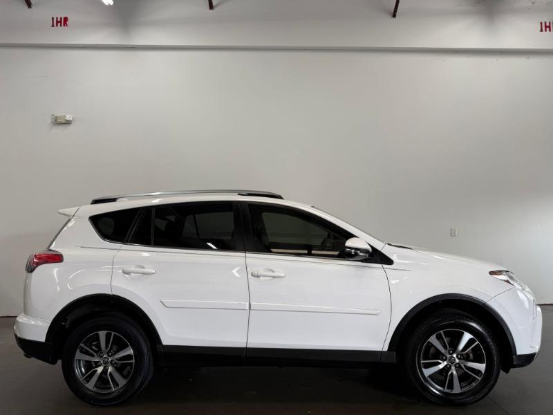 Toyota RAV4 XLE FWD 2017