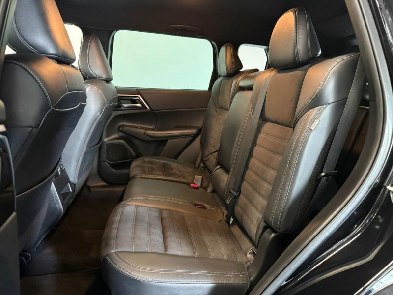 Mitsubishi Outlander  2023