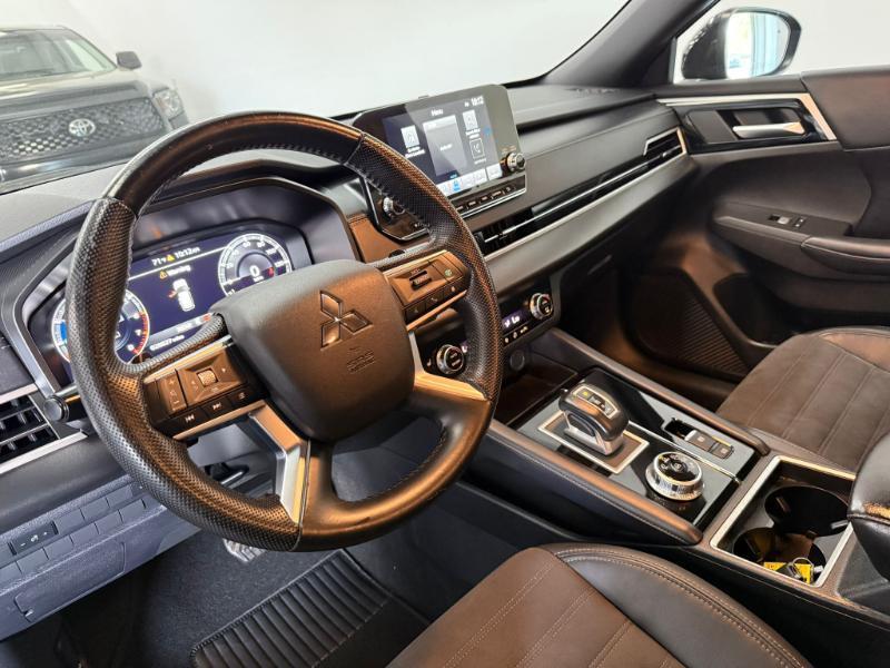 Mitsubishi Outlander  2023