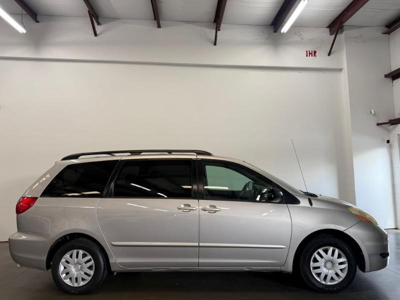 Toyota Sienna LE 7-Passenger 2006