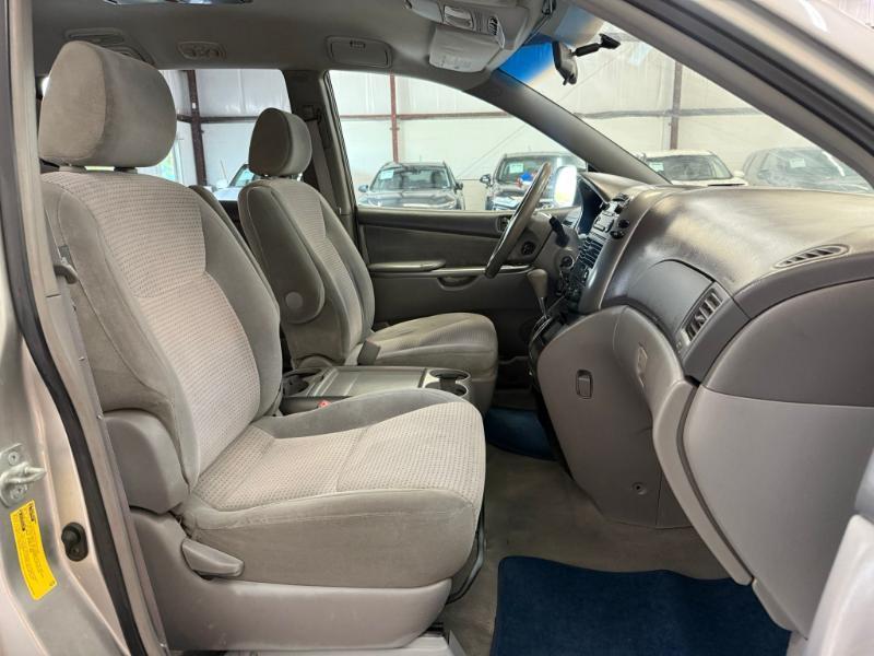 Toyota Sienna LE 7-Passenger 2006