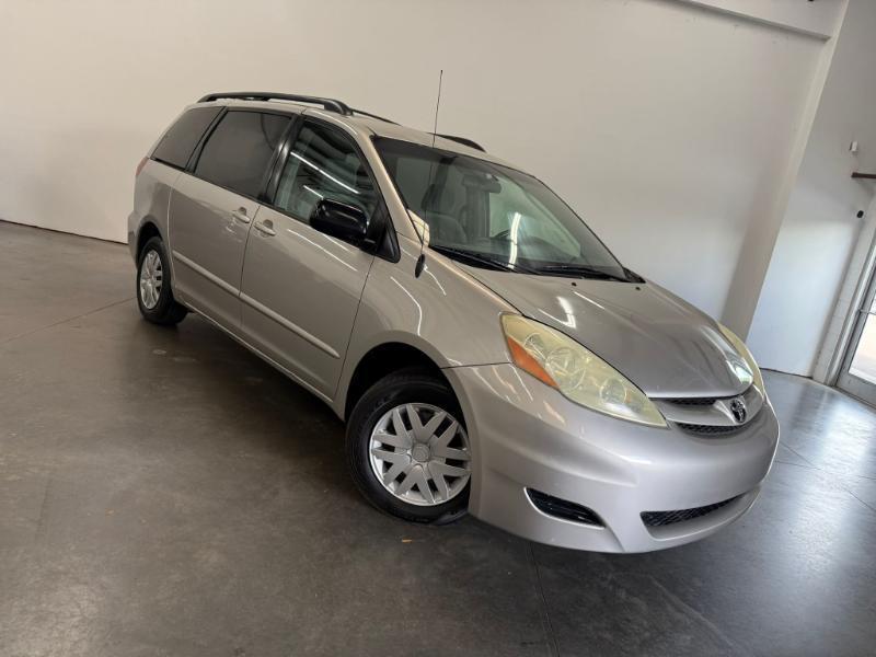 Toyota Sienna LE 7-Passenger 2006