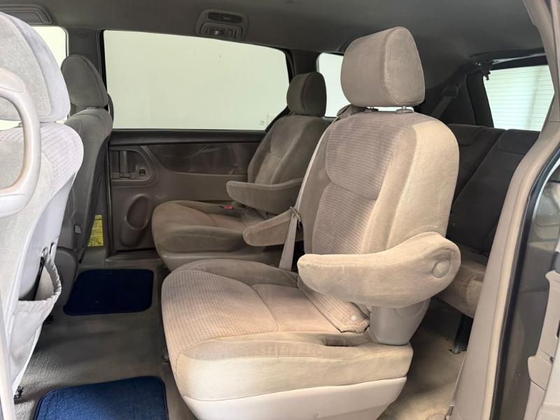 Toyota Sienna LE 7-Passenger 2006