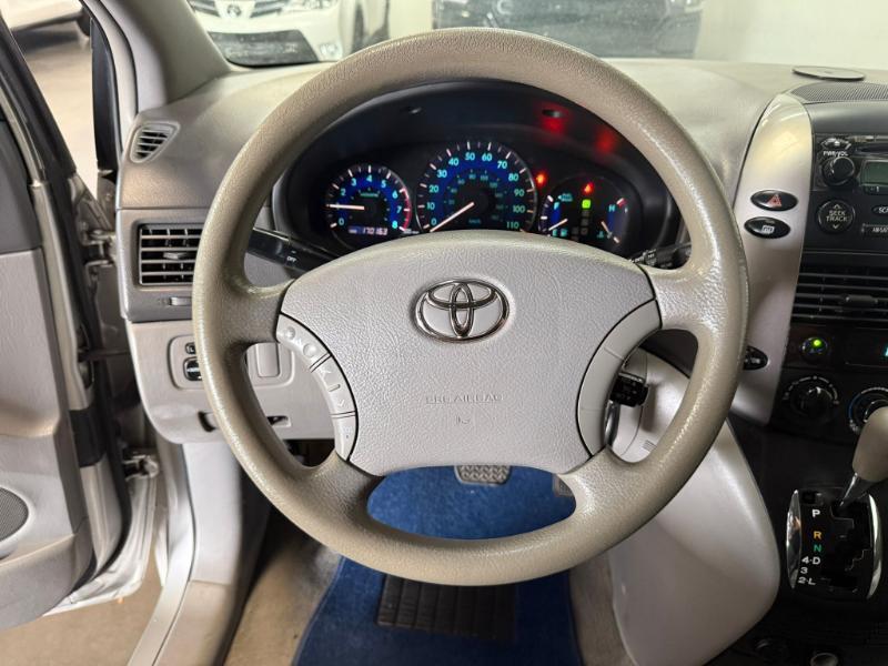 Toyota Sienna LE 7-Passenger 2006