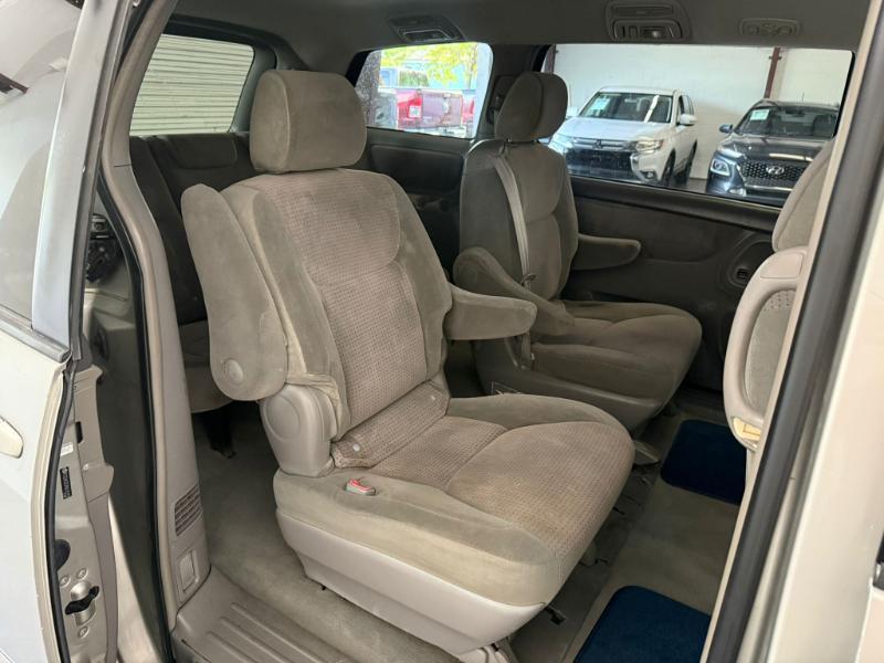 Toyota Sienna LE 7-Passenger 2006