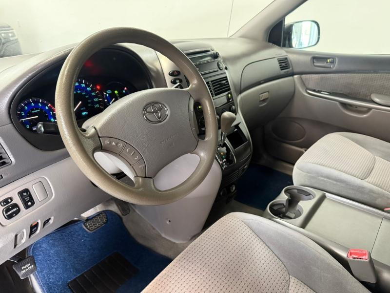 Toyota Sienna LE 7-Passenger 2006
