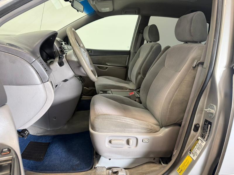 Toyota Sienna LE 7-Passenger 2006