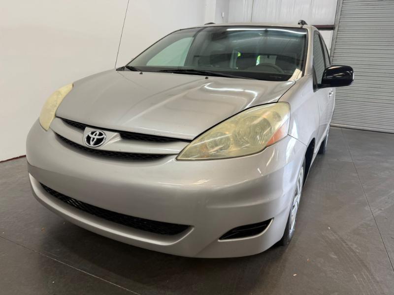 Toyota Sienna LE 7-Passenger 2006