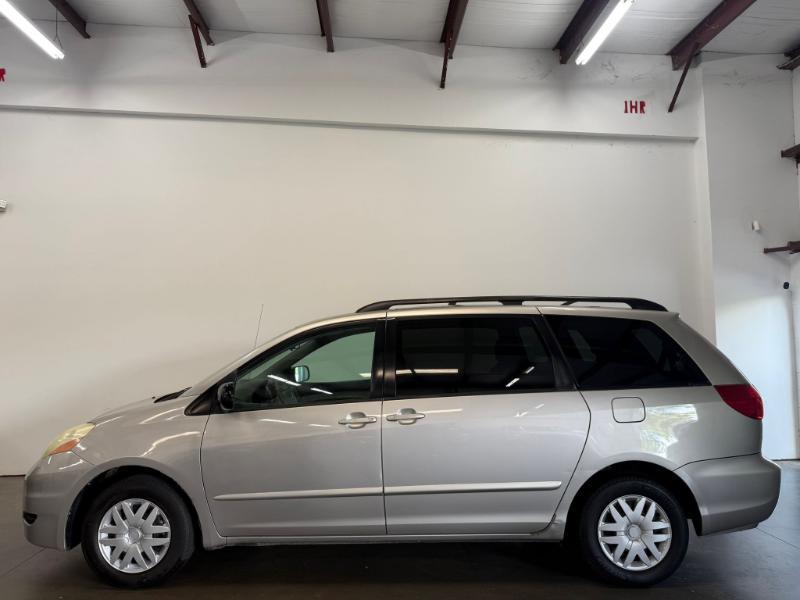 Toyota Sienna LE 7-Passenger 2006