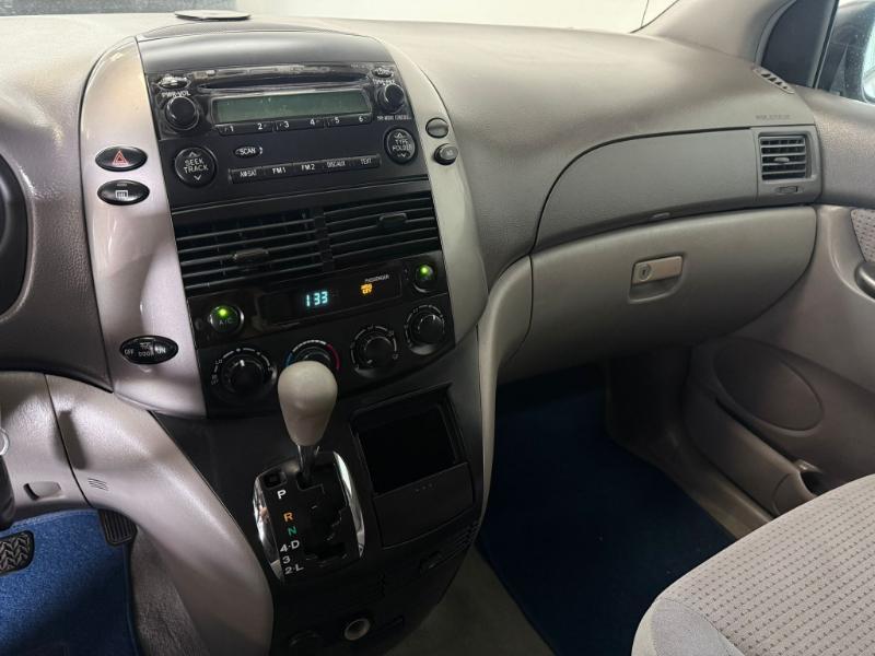 Toyota Sienna LE 7-Passenger 2006