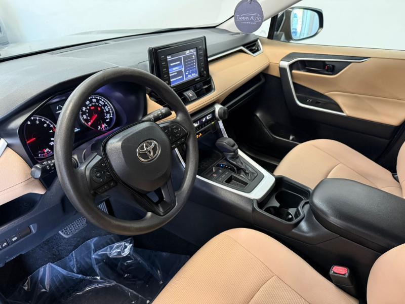 Toyota RAV4 LE 2020