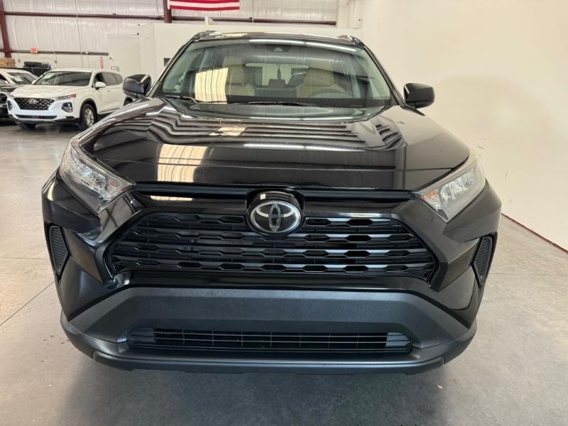 Toyota RAV4 LE 2020
