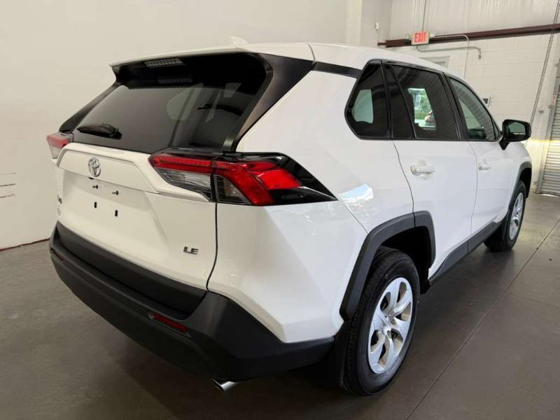 Toyota RAV4 LE 2024