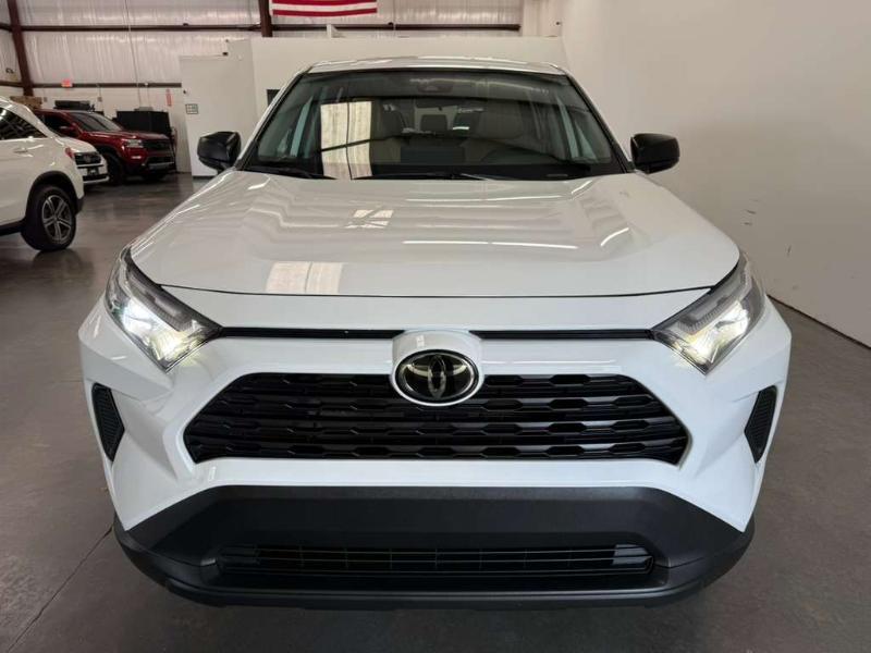 Toyota RAV4 LE 2024