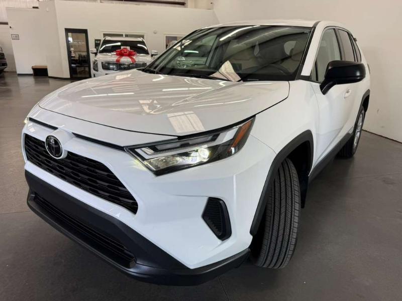 Toyota RAV4 LE 2024