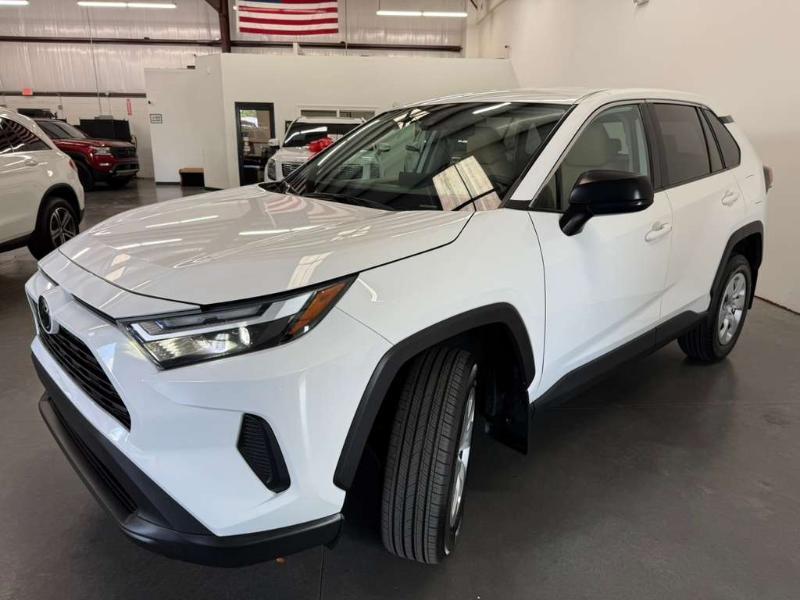 Toyota RAV4 LE 2024