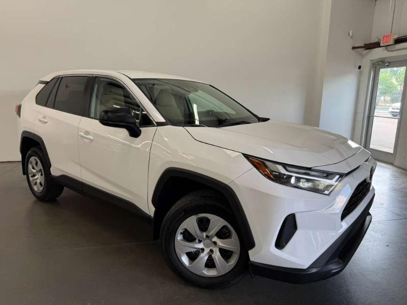 Toyota RAV4 LE 2024