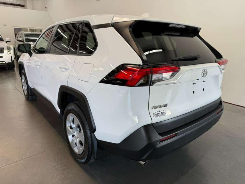 Toyota RAV4 LE 2024