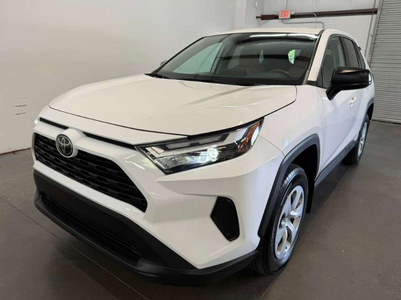 Toyota RAV4 LE 2024